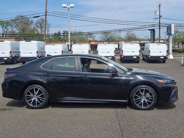 Used 2024 Toyota Camry SE FWD image 5