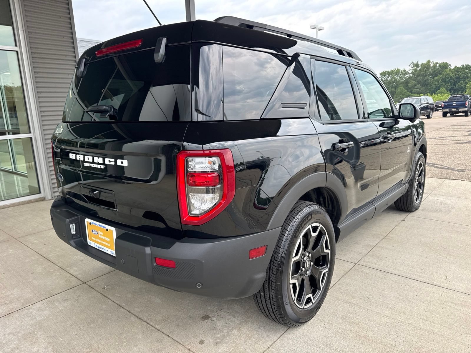 Certified 2025 Ford Bronco Sport Outer Banks w/ Outer Banks Tech Package+ AWD/4WD image 8