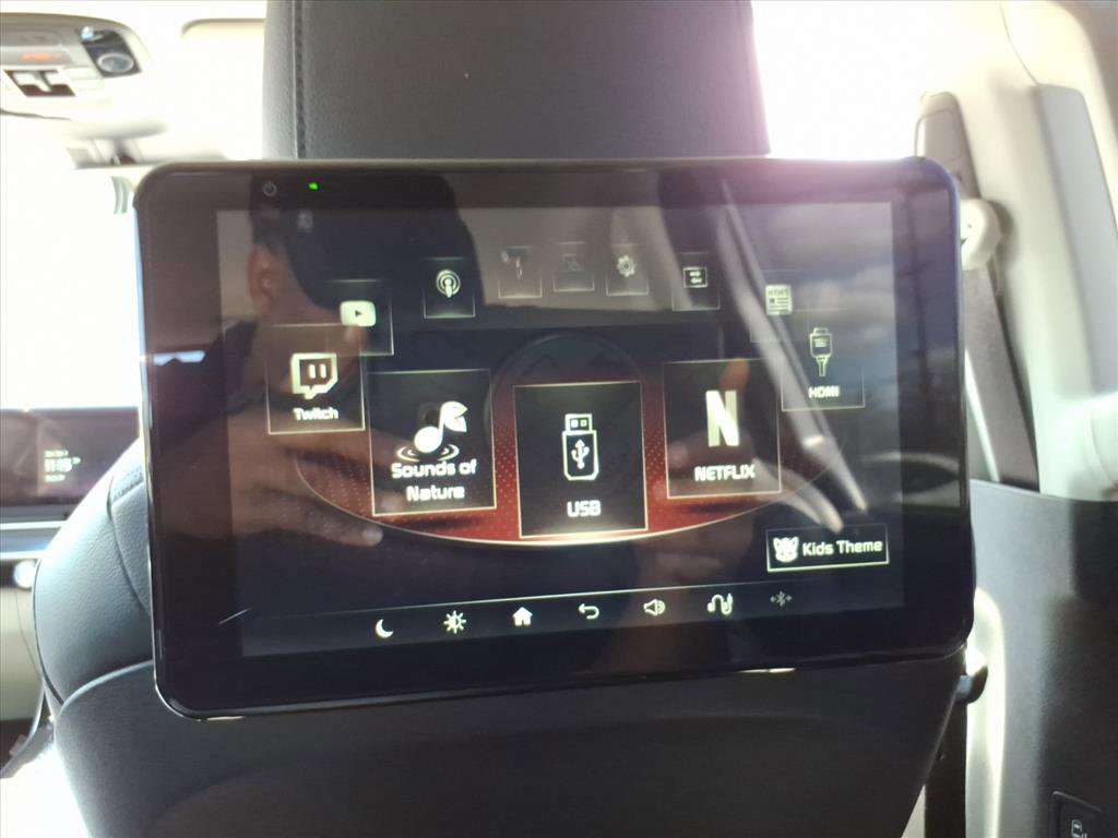 Used 2022 Kia Carnival SX Prestige image 14