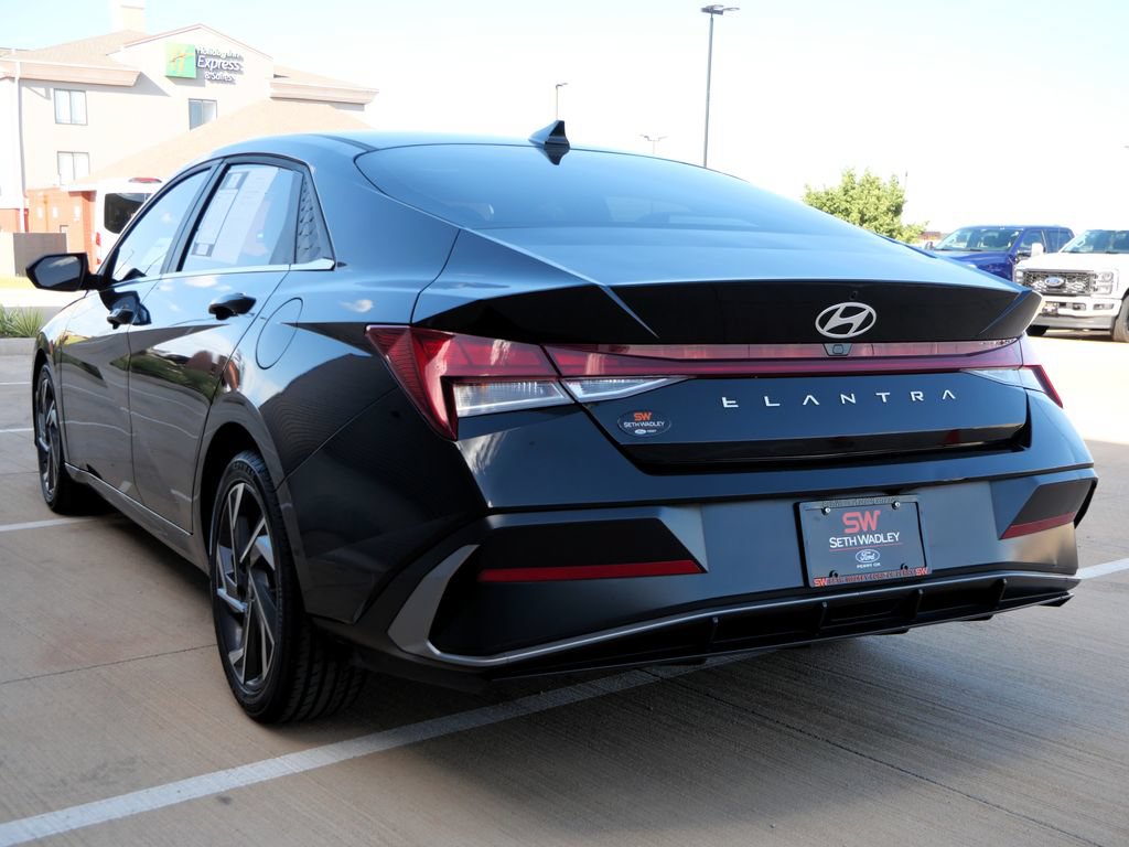 Used 2025 Hyundai Elantra SEL FWD image 6
