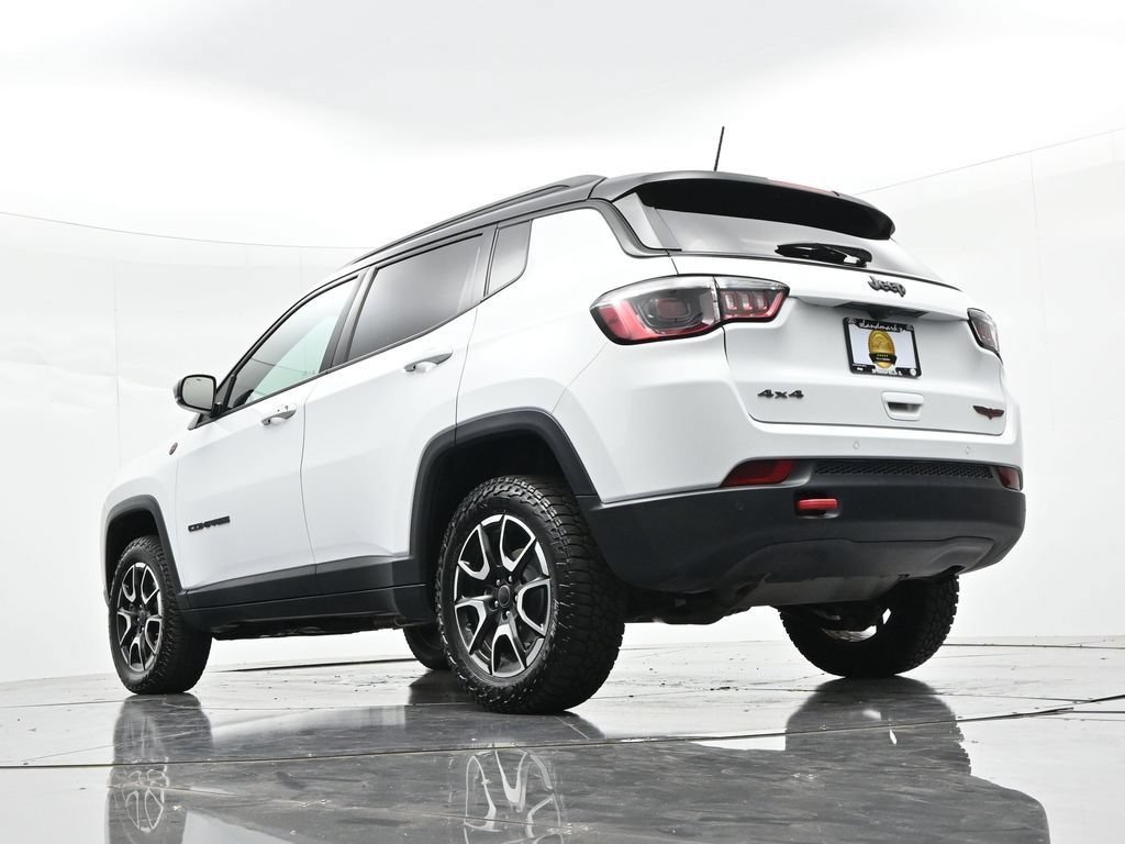 Used 2025 Jeep Compass Trailhawk AWD/4WD image 18