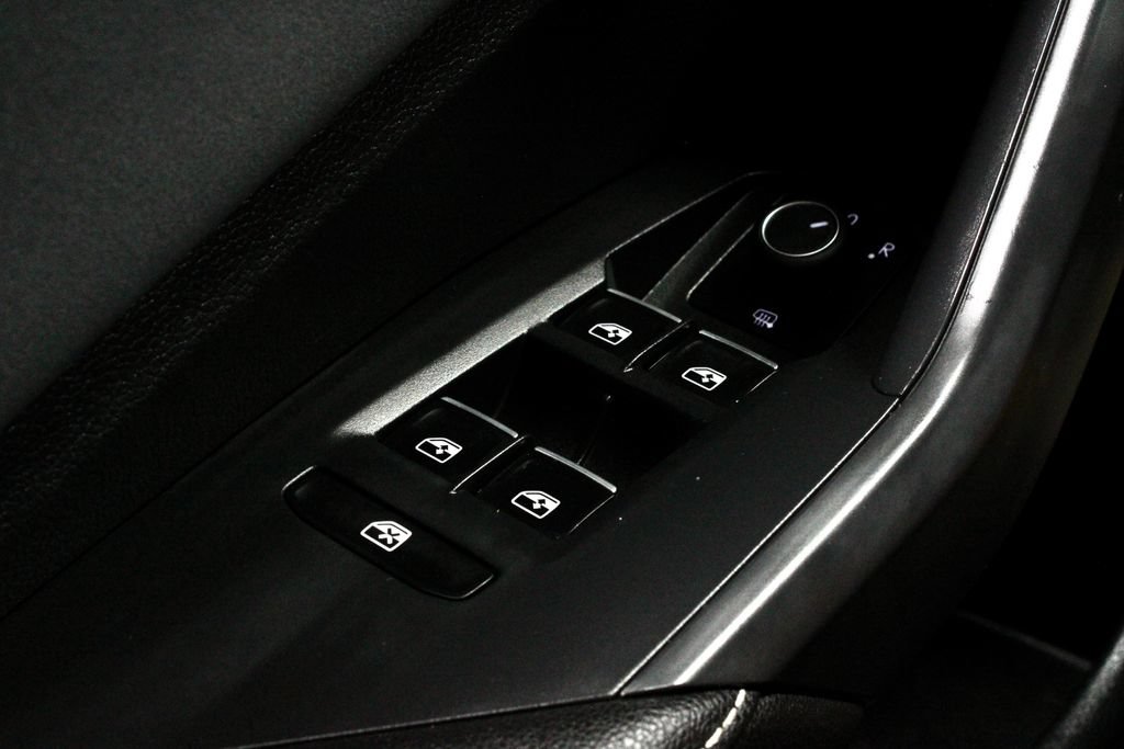 Used 2025 Volkswagen Jetta SE FWD image 25