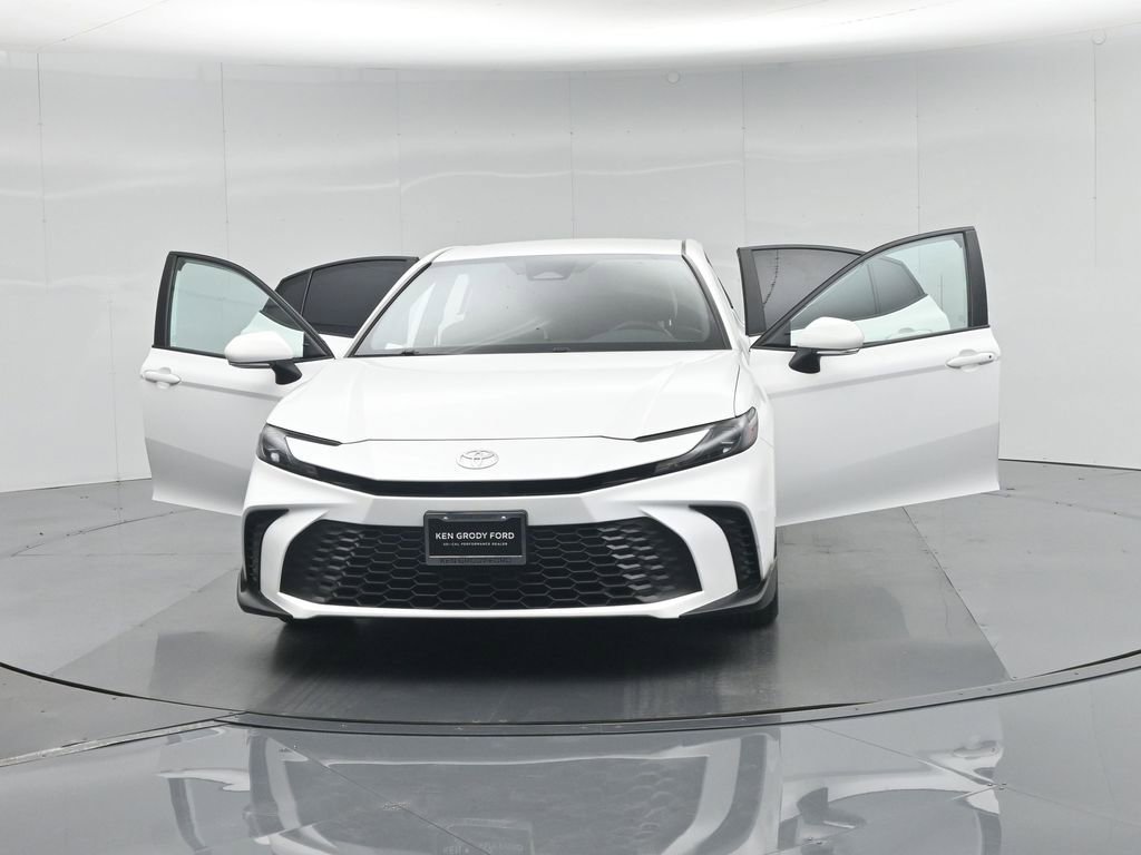 Used 2025 Toyota Camry SE FWD image 33