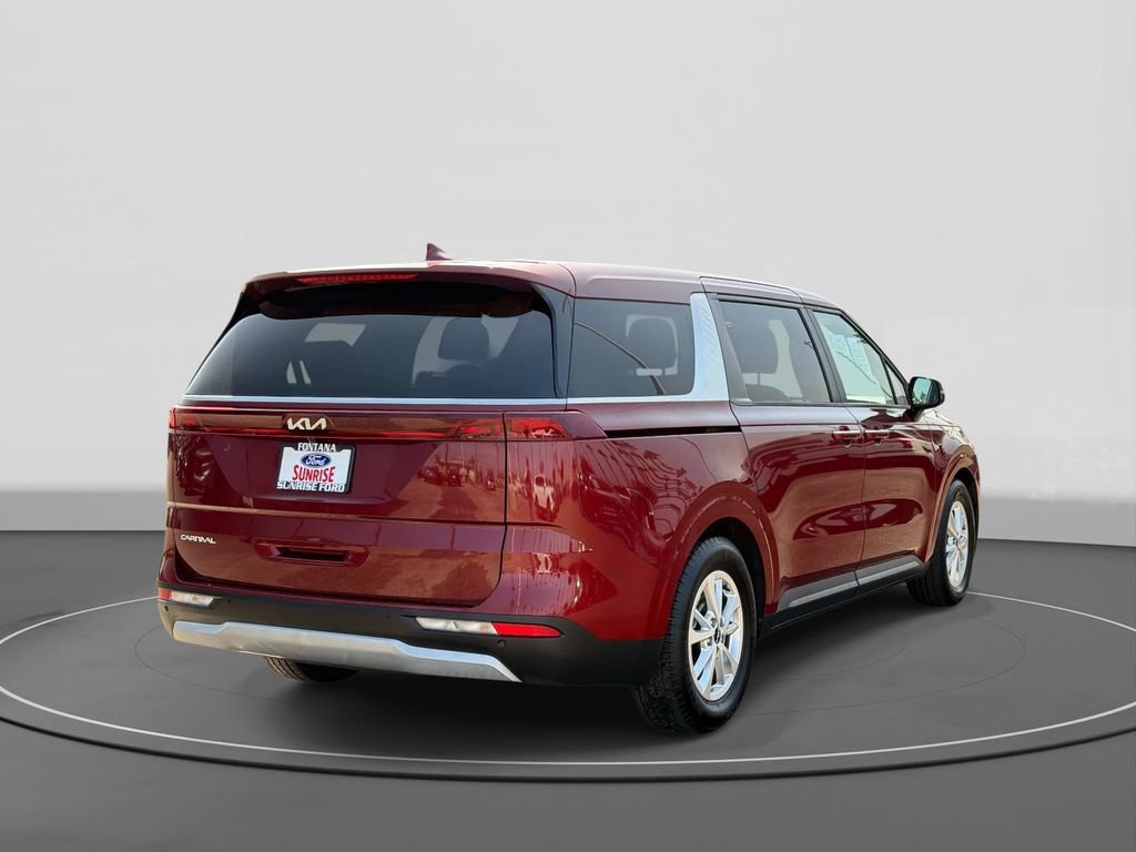 Used 2023 Kia Carnival LX FWD image 5