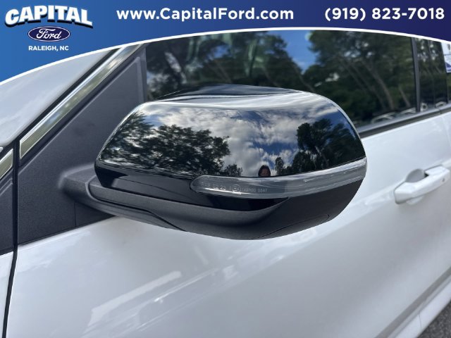 Used 2026 Chevrolet Traverse LT FWD image 12