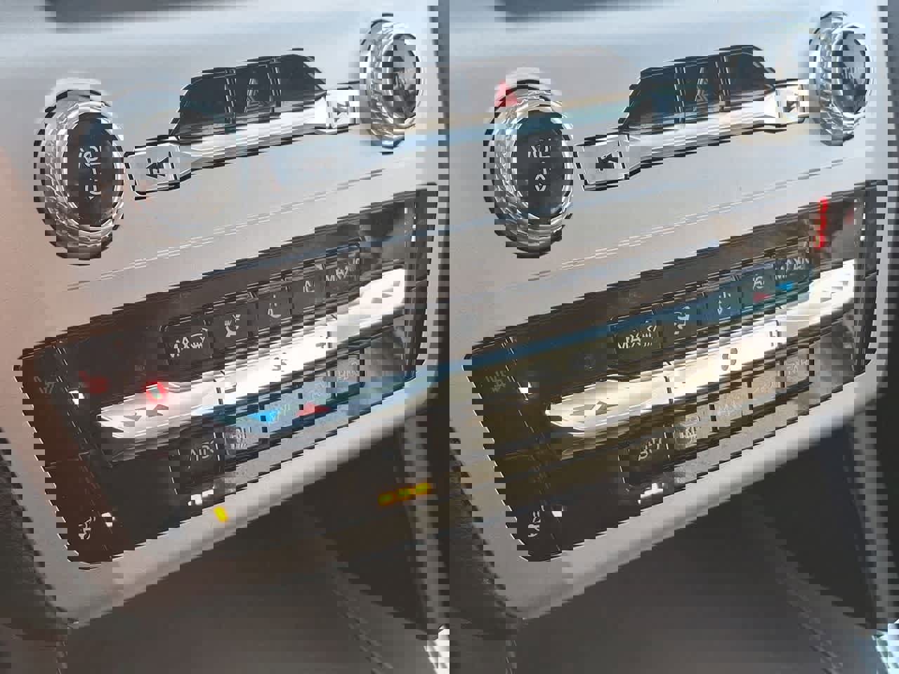 Certified 2022 Ford Explorer XLT w/ Equipment Group 202A image 25