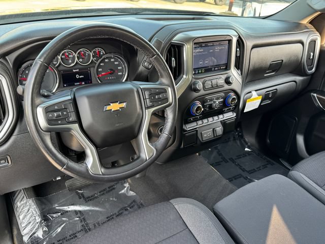 Used 2022 Chevrolet Silverado 1500 LT AWD/4WD image 3