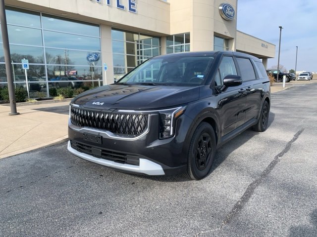 Used 2025 Kia Carnival image 1