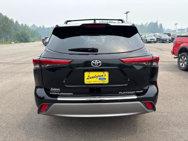 Used 2023 Toyota Highlander Platinum AWD/4WD image 2