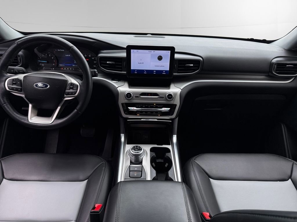 Certified 2022 Ford Explorer XLT w/ Equipment Group 202A image 11