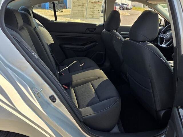 Used 2023 Nissan Altima 2.5 SV w/ SV Premium Package FWD image 16