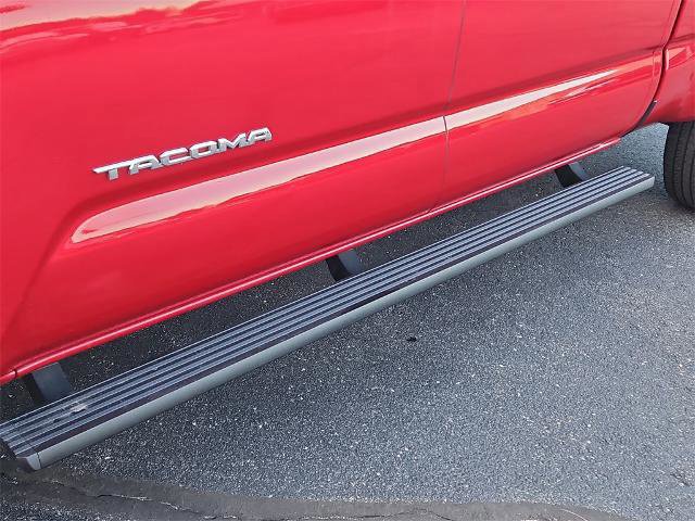 Used 2022 Toyota Tacoma TRD Off-Road image 8