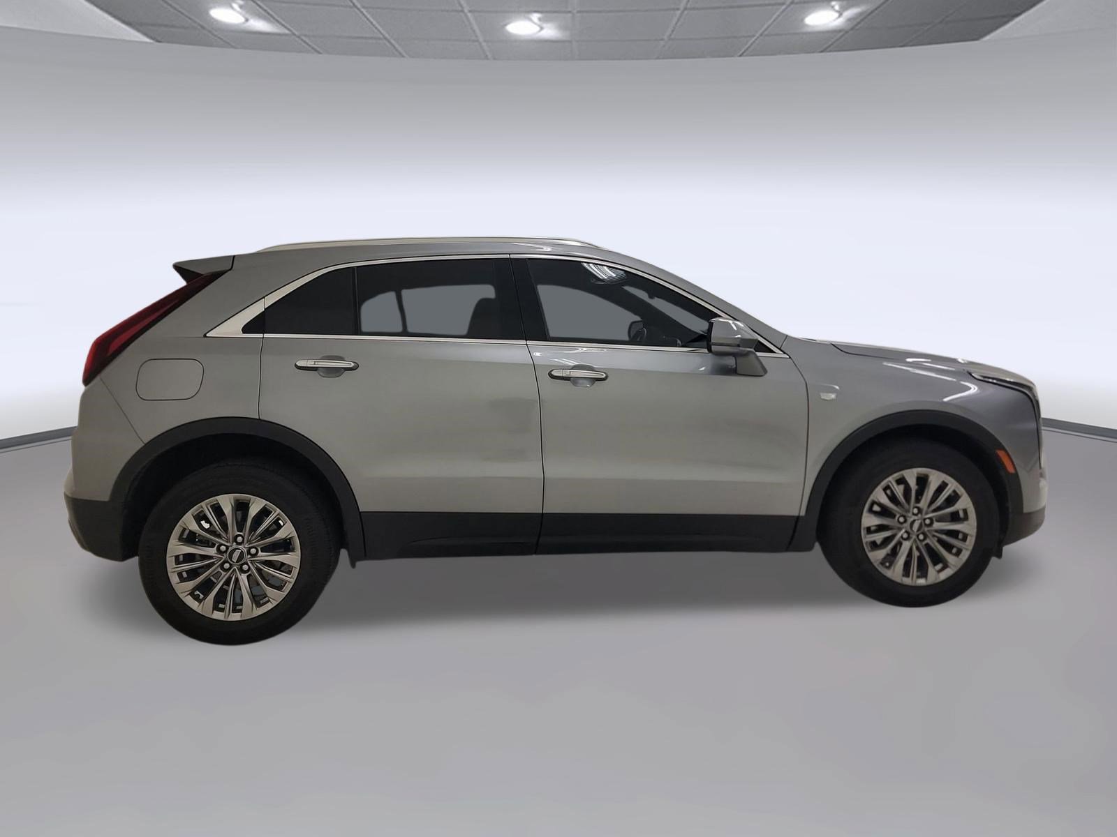 Used 2024 Cadillac XT4 Premium Luxury w/ Cold Weather Package FWD image 6