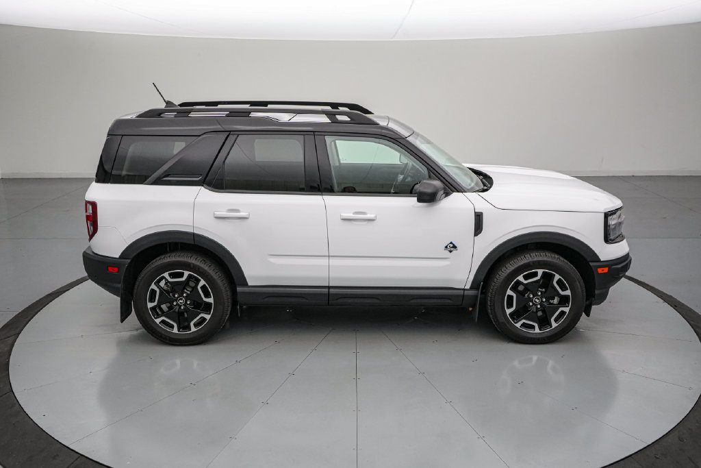 Certified 2023 Ford Bronco Sport Outer Banks w/ Tech Package AWD/4WD image 3