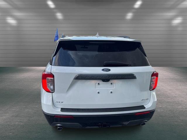 Certified 2022 Ford Explorer XLT w/ Equipment Group 202A image 4