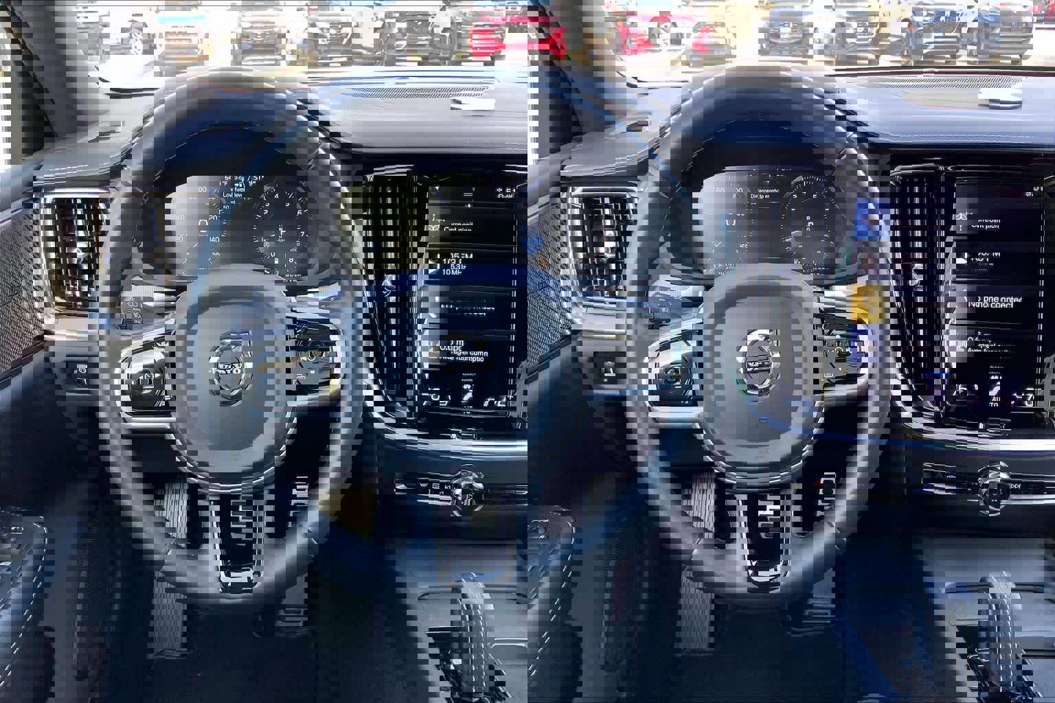 Used 2022 Volvo S60 B5 R-Design image 7