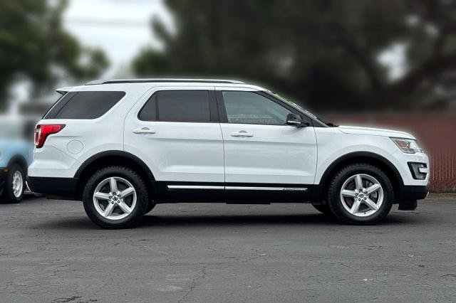 Certified 2017 Ford Explorer XLT AWD/4WD image 29
