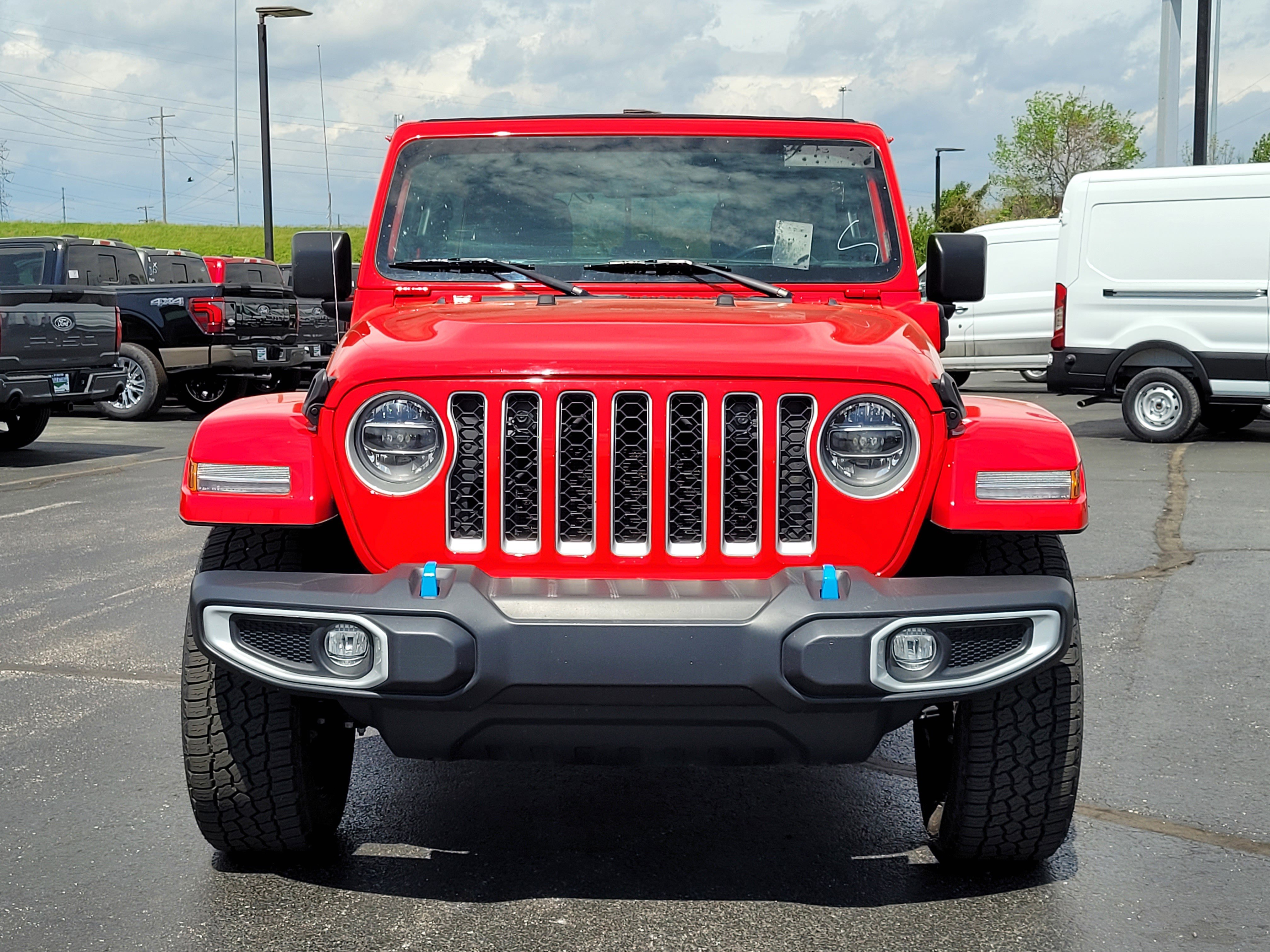Used 2022 Jeep Wrangler Unlimited Sahara w/ Cold Weather Group AWD/4WD image 9