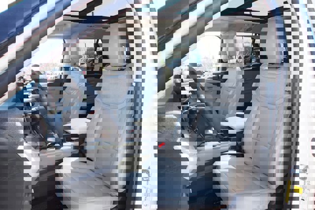 Certified 2025 Ford Explorer Active w/ Active Comfort Package image 19