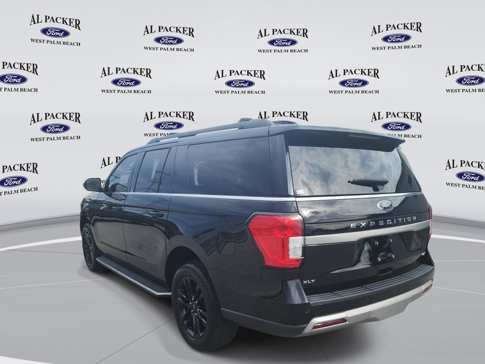 Certified 2023 Ford Expedition Max XLT RWD image 4