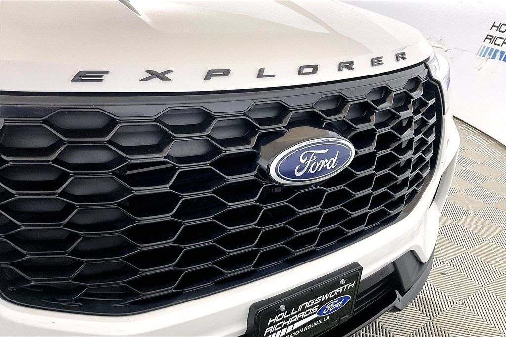 Certified 2025 Ford Explorer ST-Line w/ Premium Package RWD image 24