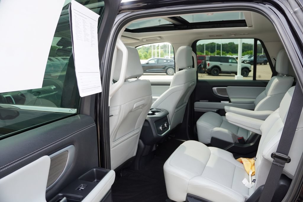 Certified 2025 Ford Expedition Platinum AWD/4WD image 17