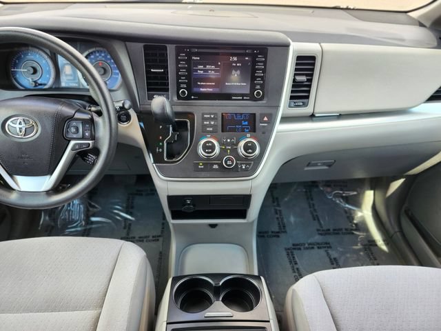 Used 2020 Toyota Sienna LE w/ LE Preferred Package FWD image 14