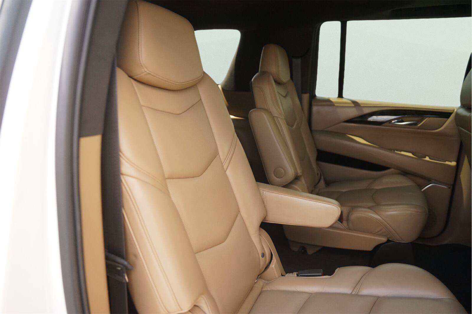 Used 2020 Cadillac Escalade ESV Platinum AWD/4WD image 19