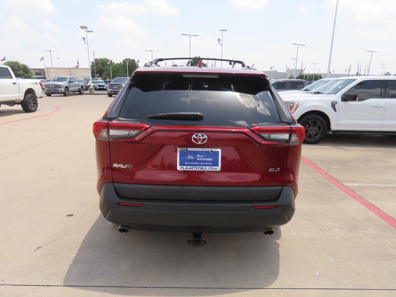Used 2022 Toyota RAV4 XLE Premium FWD image 11