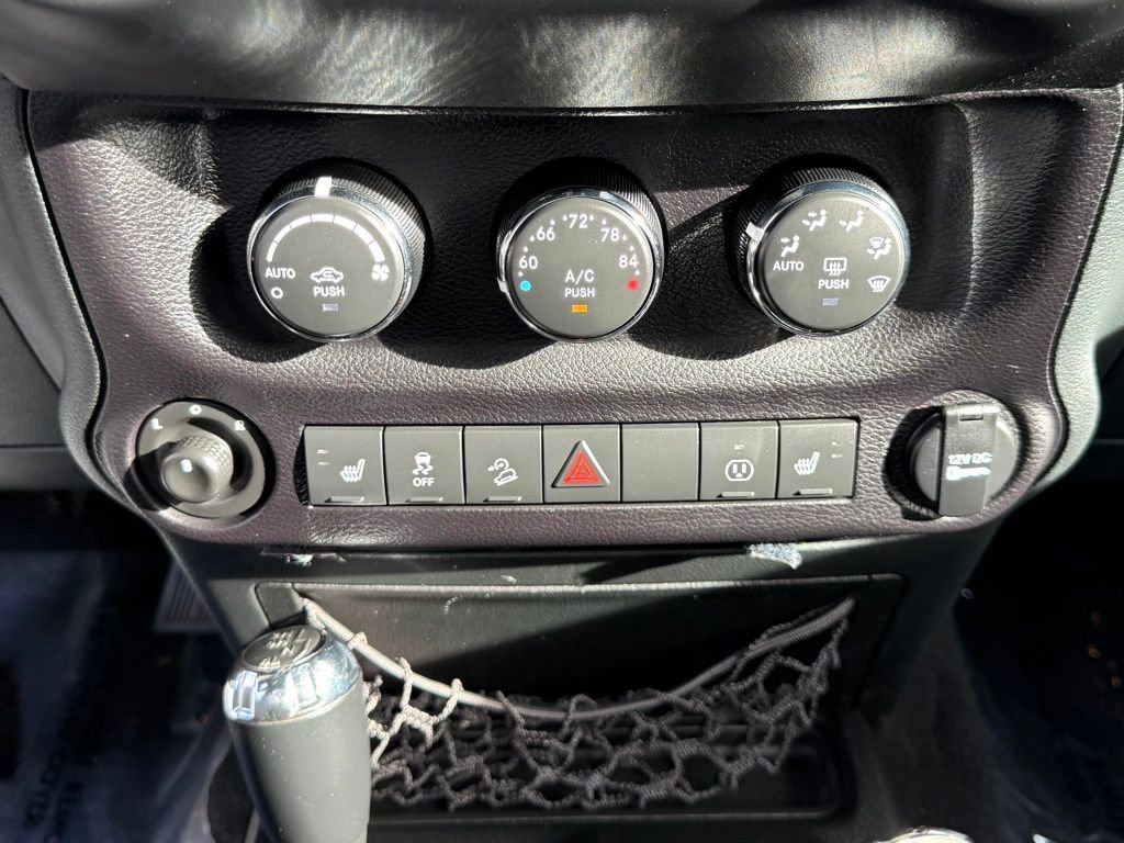 Used 2018 Jeep Wrangler Unlimited Rubicon w/ Connectivity Group image 25