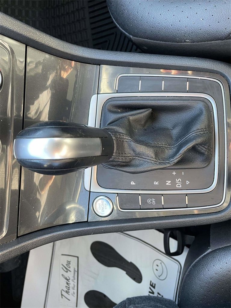 Used 2020 Volkswagen Golf 4-Door image 17