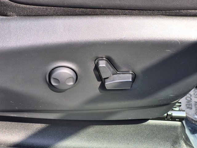 Used 2025 Chrysler Pacifica Limited FWD image 39