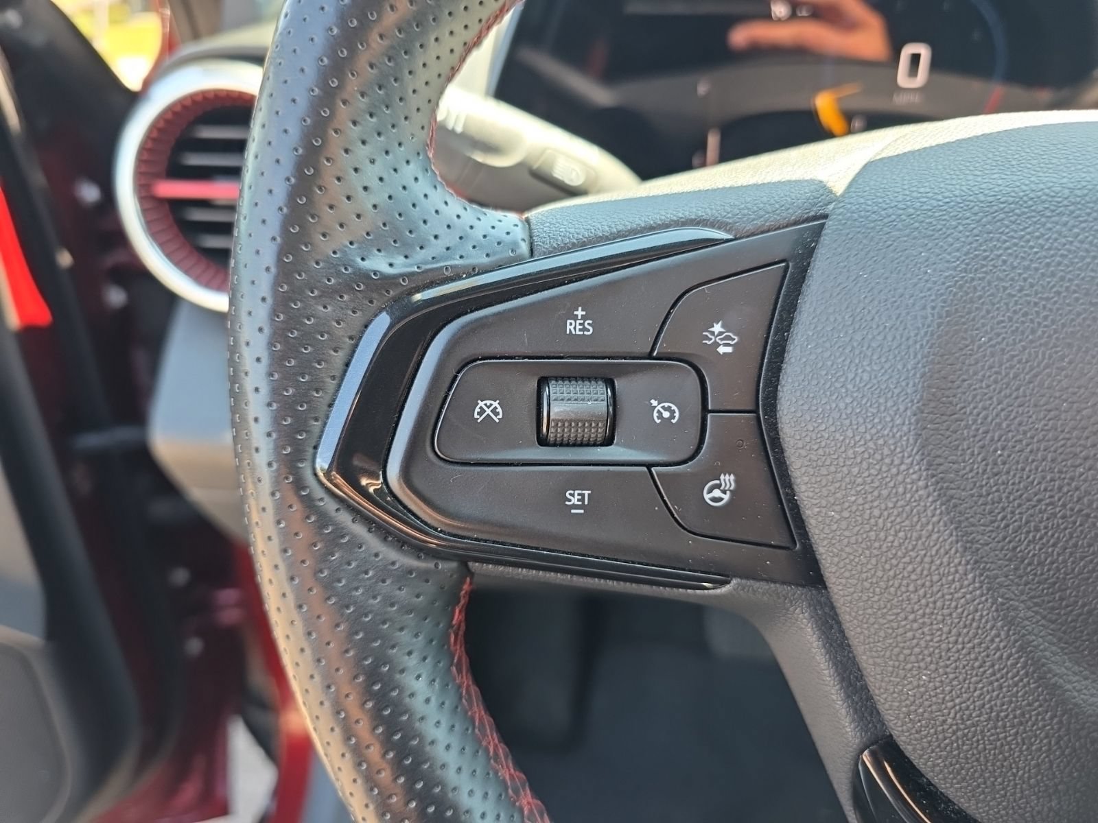 Used 2024 Chevrolet Trax RS FWD image 13