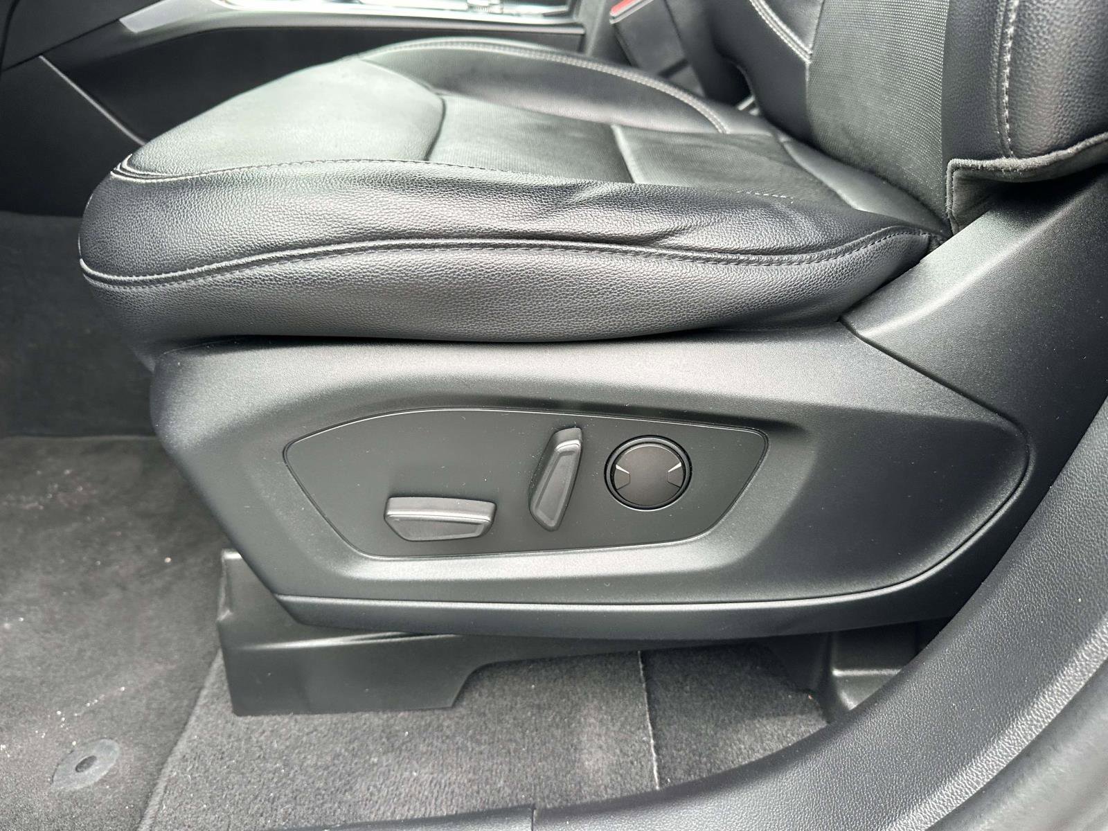 Certified 2021 Ford Explorer Limited w/ Equipment Group 301A image 12