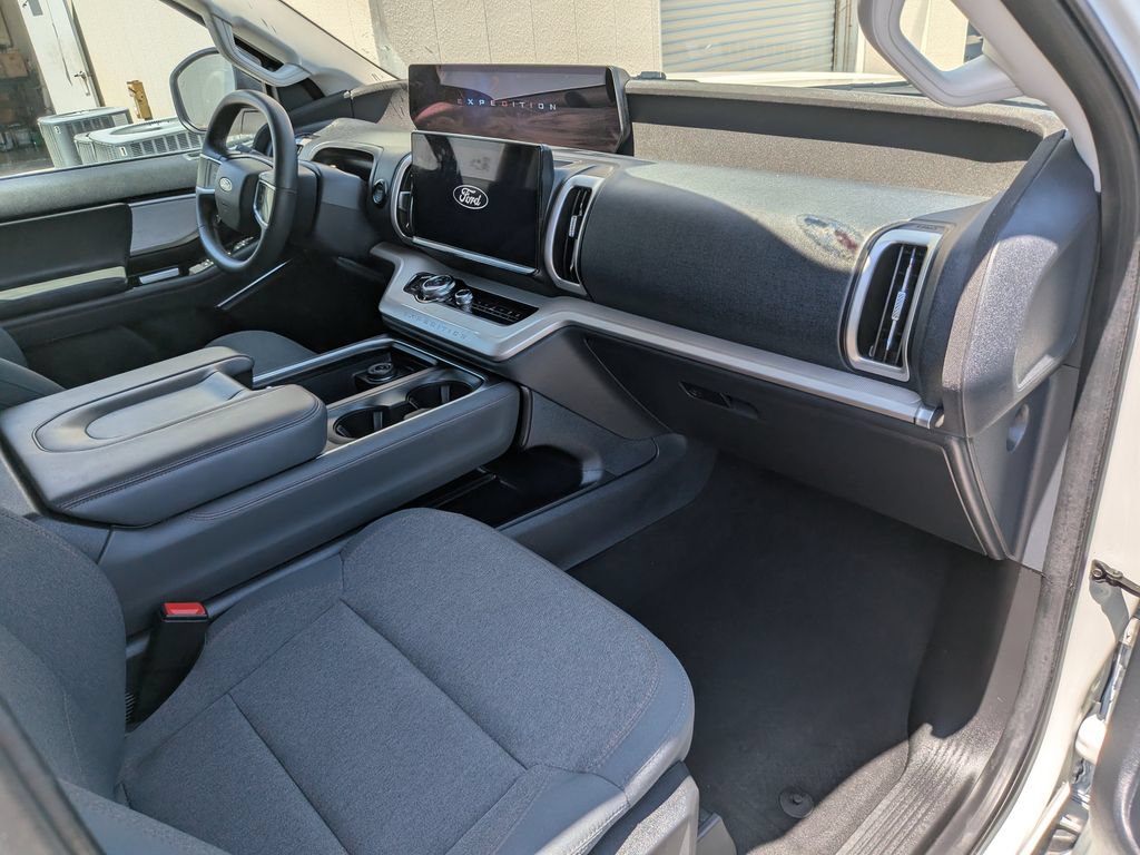 Certified 2025 Ford Expedition Active AWD/4WD image 9