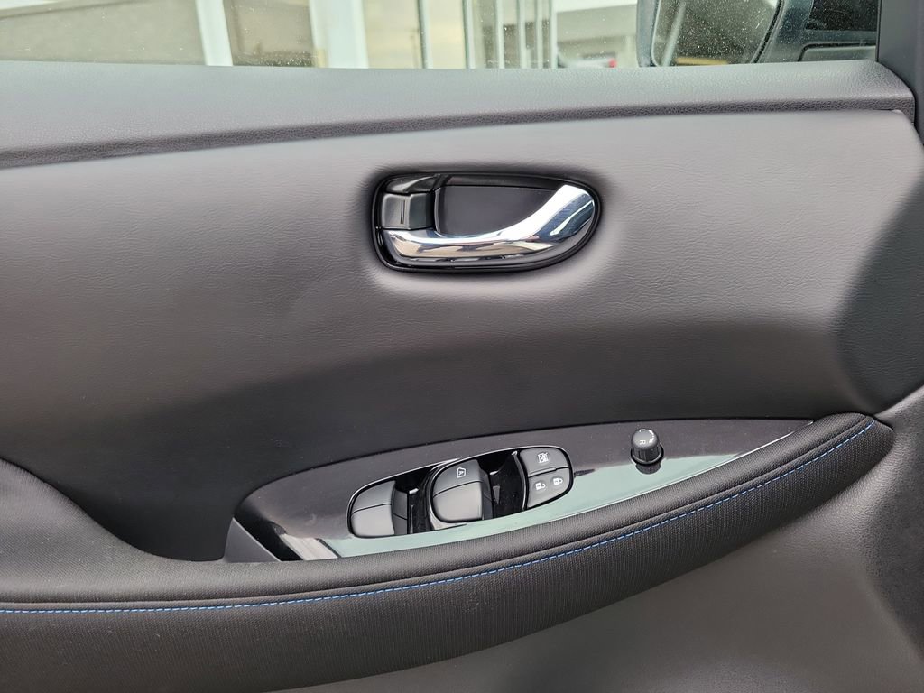 Used 2025 Nissan Leaf SV Plus image 18