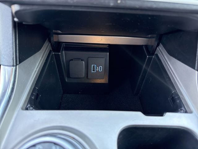 Certified 2021 Ford Explorer XLT w/ Equipment Group 202A AWD/4WD image 32