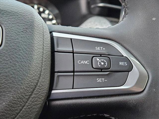 Used 2025 Jeep Compass Latitude image 13