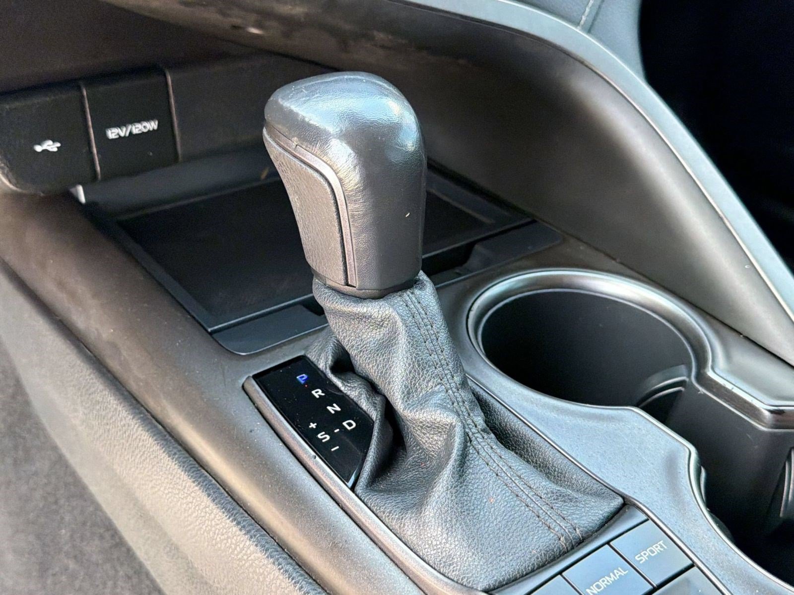 Used 2022 Toyota Camry SE FWD image 19