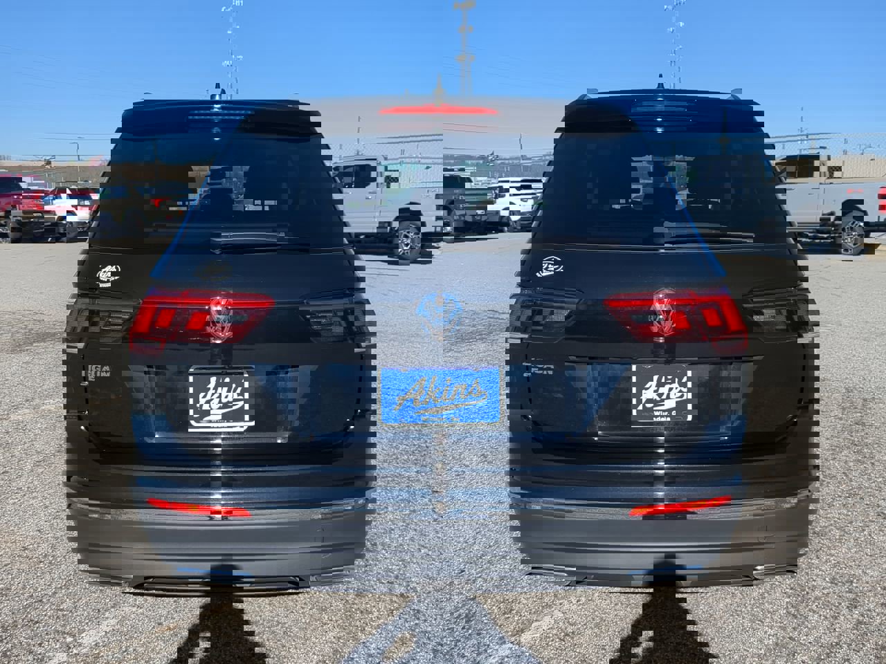 Used 2021 Volkswagen Tiguan SE image 3