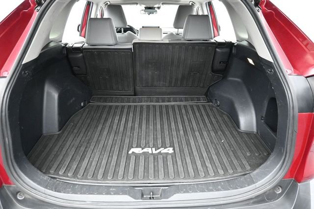 Used 2020 Toyota RAV4 XLE Premium FWD image 25