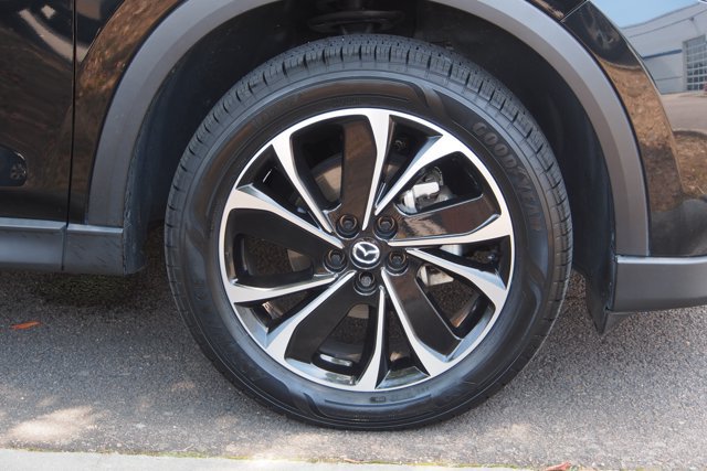 Used 2023 MAZDA CX-5 AWD 2.5 S w/ Premium Package image 9