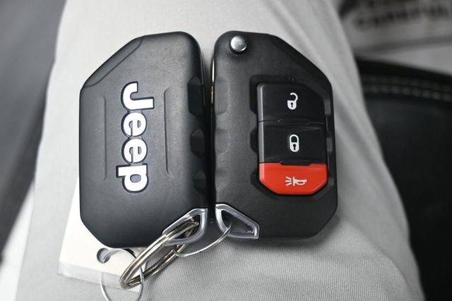Used 2023 Jeep Wrangler Unlimited Sahara AWD/4WD image 15