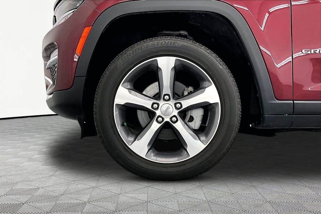 Used 2024 Jeep Grand Cherokee Limited AWD/4WD image 9
