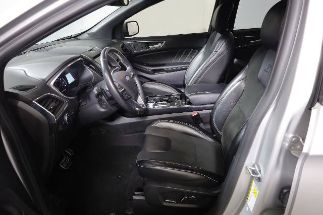 Certified 2019 Ford Edge ST w/ Cold Weather Package AWD/4WD image 9