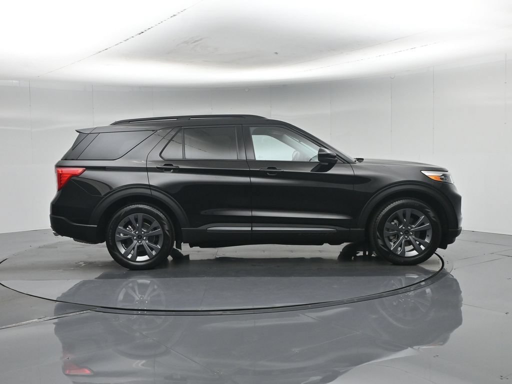 Certified 2023 Ford Explorer XLT w/ Equipment Group 202A RWD image 33