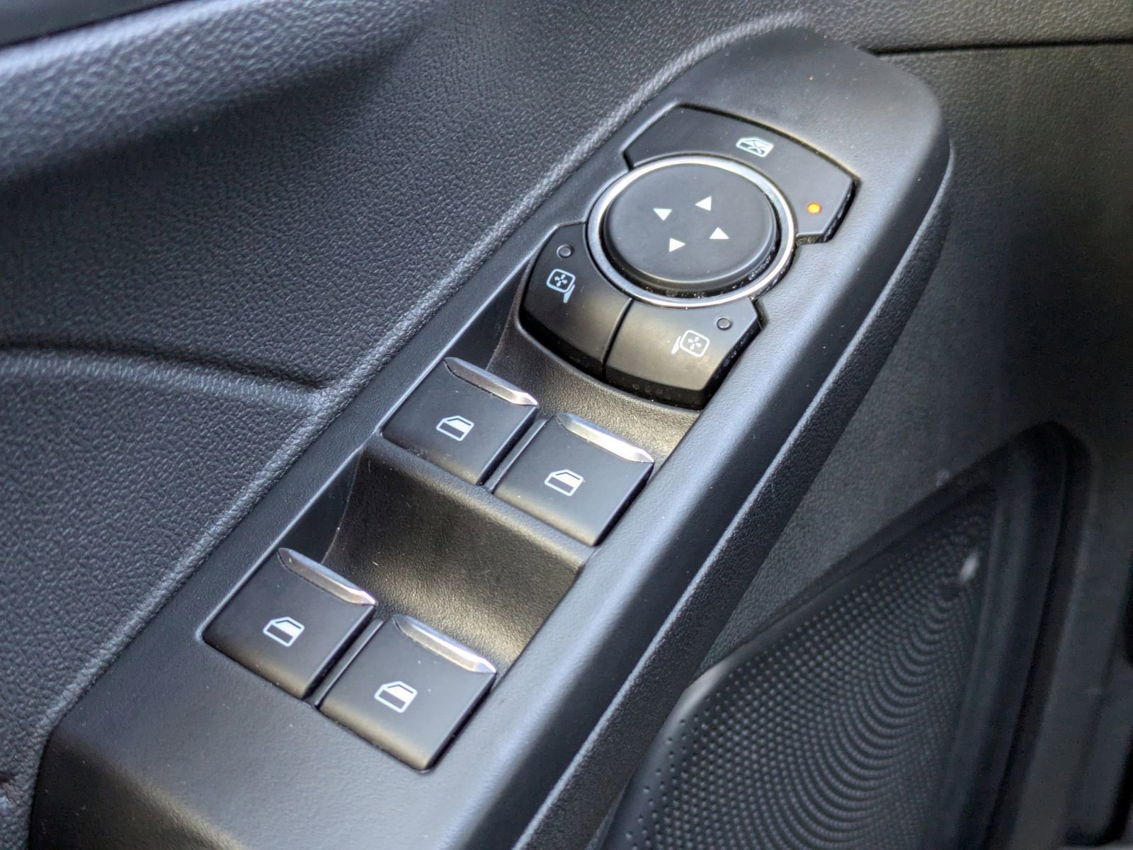 Certified 2025 Ford Escape SE FWD image 24