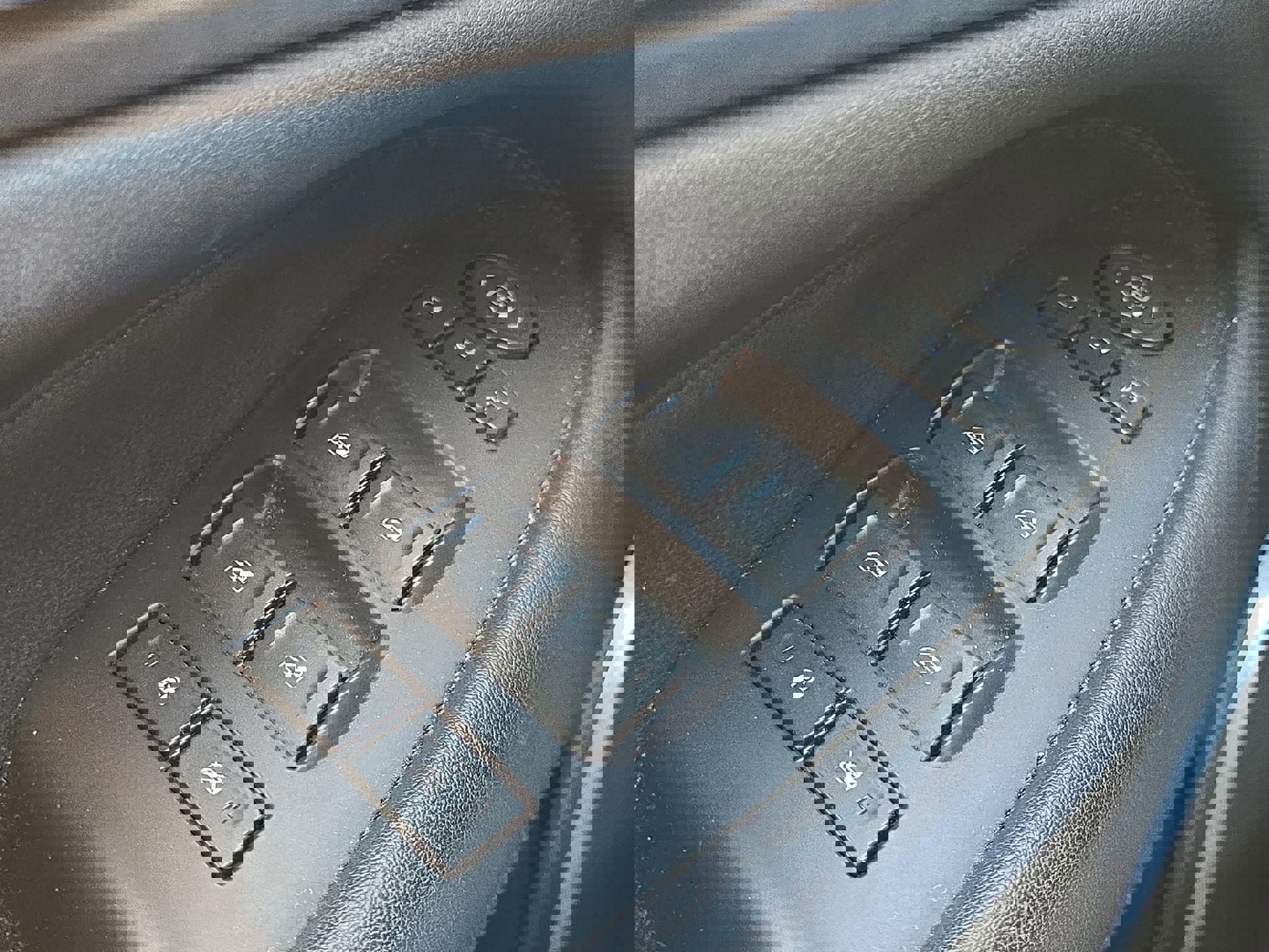 Used 2017 Cadillac Escalade Luxury image 13