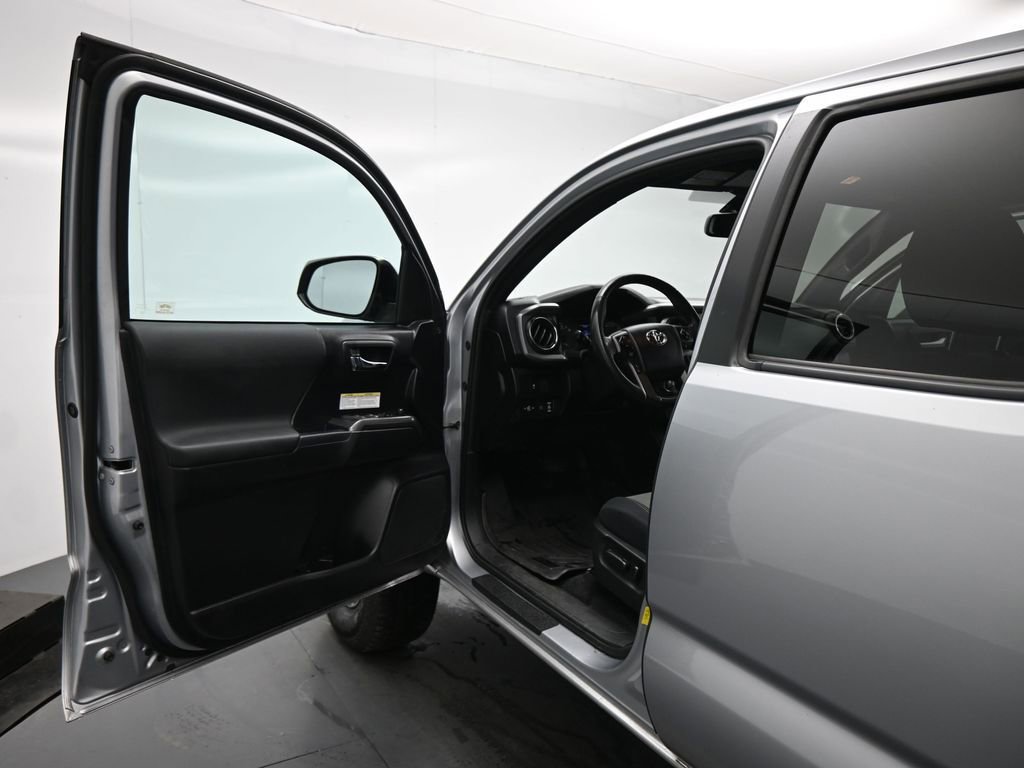 Used 2020 Toyota Tacoma TRD Off-Road image 8