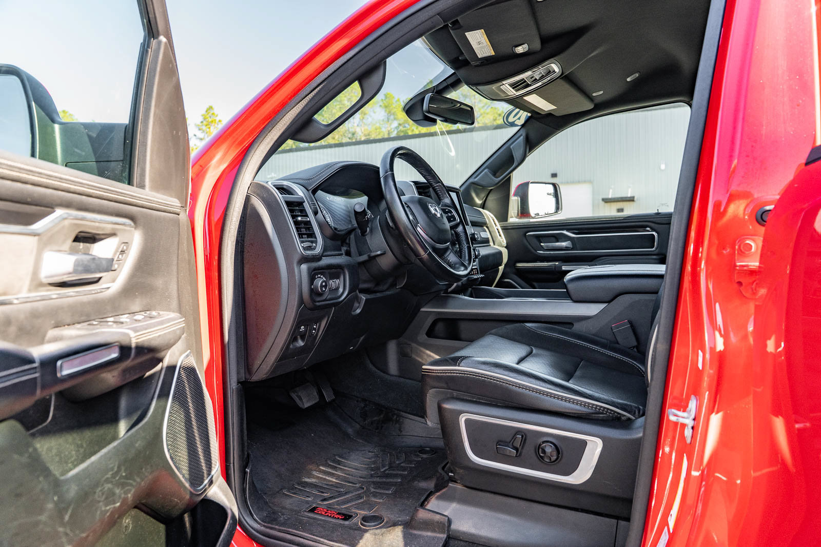 Used 2020 RAM 1500 Laramie w/ Sport Appearance Package AWD/4WD image 17
